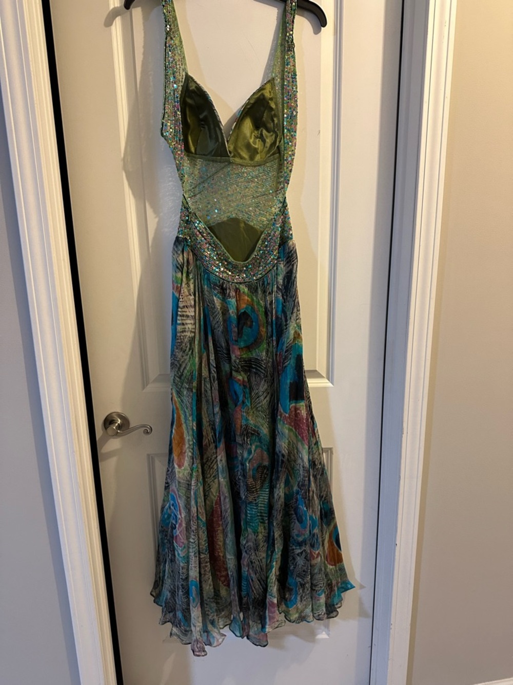 Elegant Green Peacock-Print Evening Dress